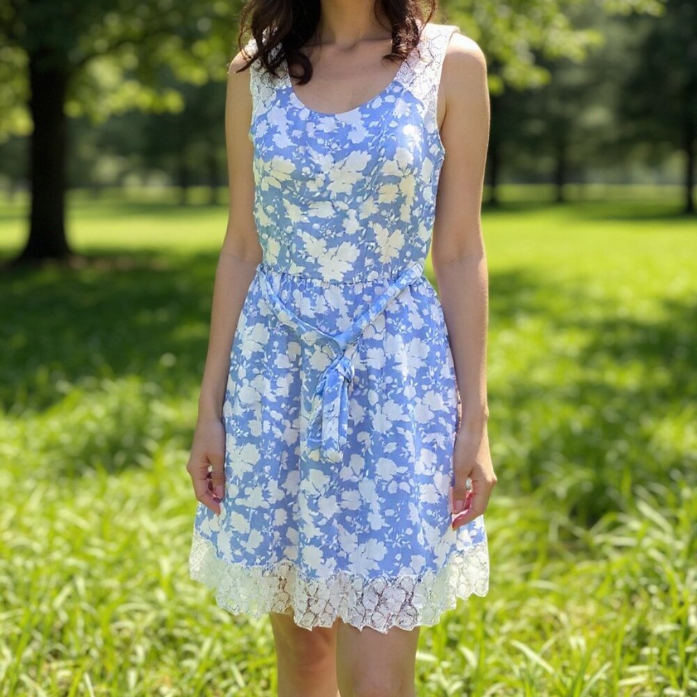 Girls Disney Alice through the looking glass dress Size Large Blue and White